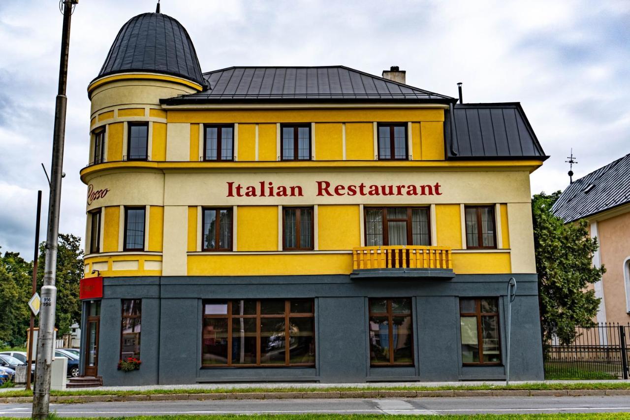 Rosso Aparthotel Michalovce Exterior foto